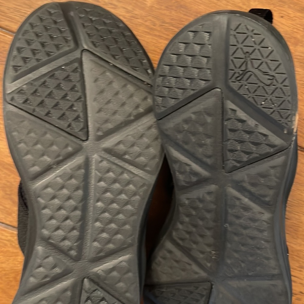 PUMA NEW! Very easy to slip on black puma Athletic shoes! NWT BUT NO BOX - Picture 8 of 9